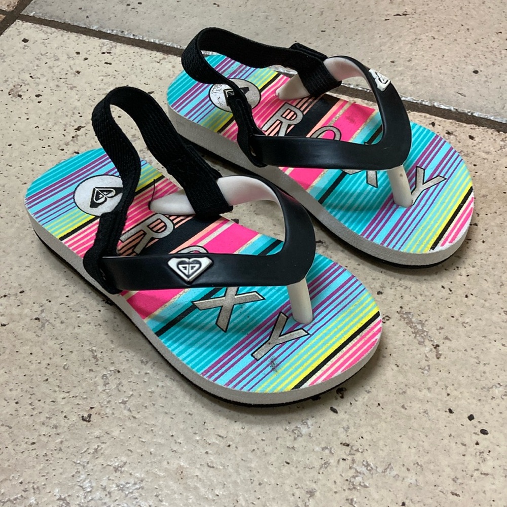 Roxy flip flops, size 4-5